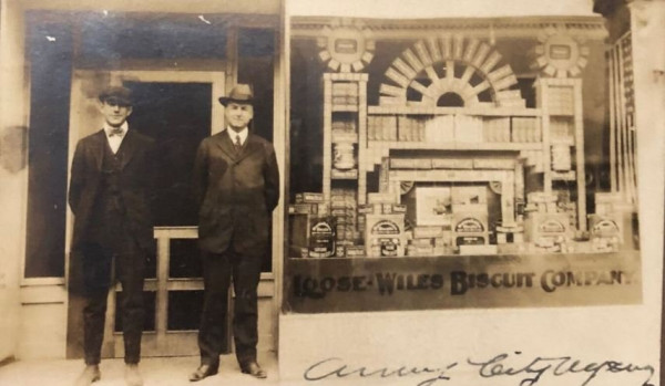 loose wiles biscuit co.JPG