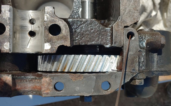 Blocked threaded hole below camshaft