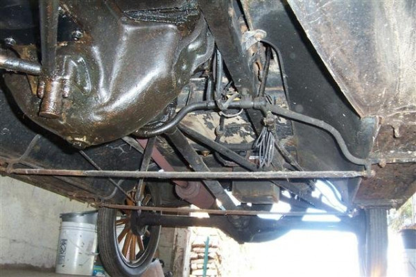 21 Coupe runningboard brace rod (Small).jpg