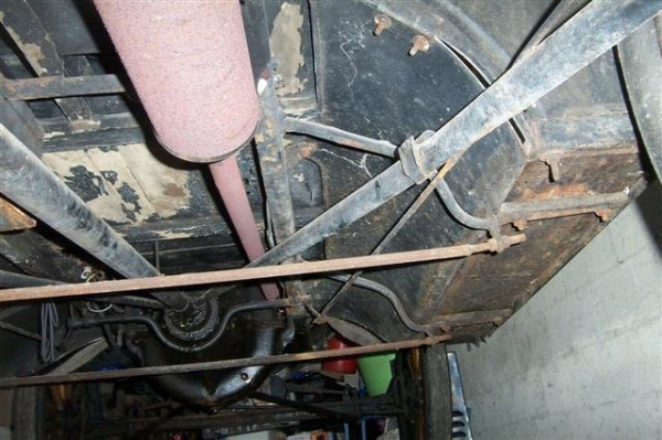 21 Coupe runningboard brace rod #2 (Small).jpg