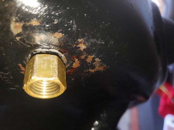 SightGage adapter fitting in lower petcock port.