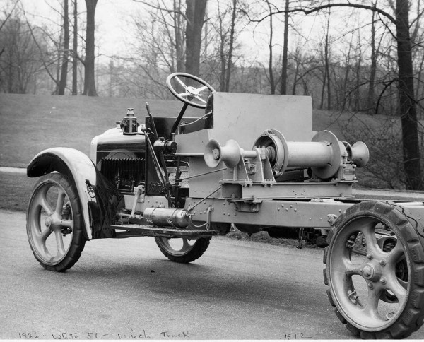 WhiteTr03.jpg
