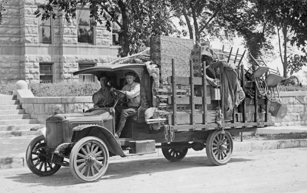 furniture truck.JPG