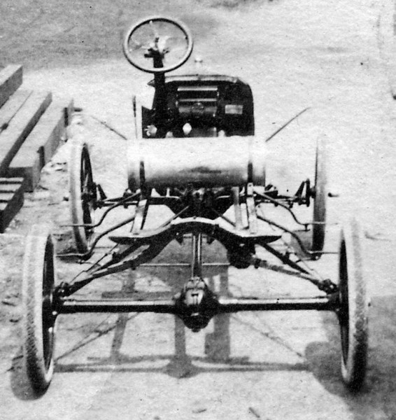 KDC068 - 4 - chassis (detail).jpg