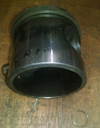 Piston 4 cropped.jpg