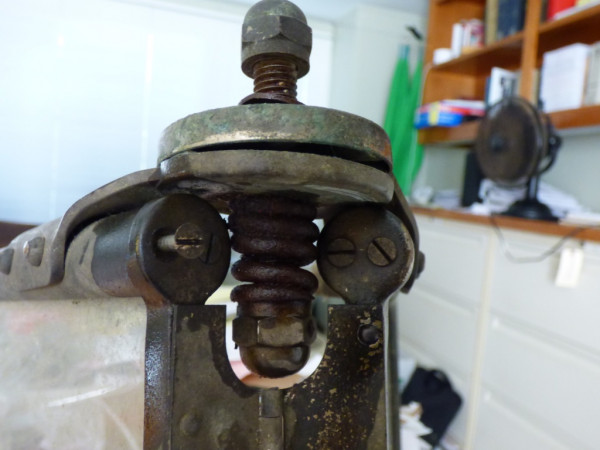 hinge mechanism.jpg