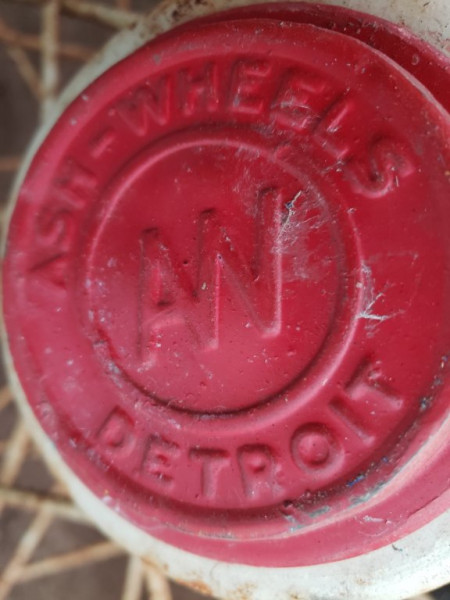 Ash-Wheels hub cap.