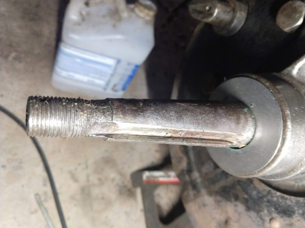 left rear axle keyway.jpg