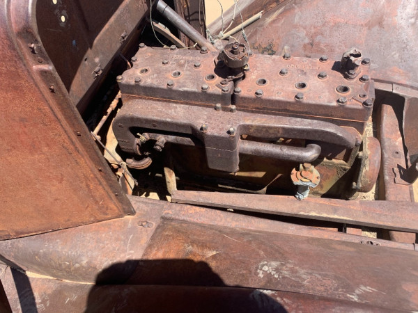 Six cylinder motor - Dodge?