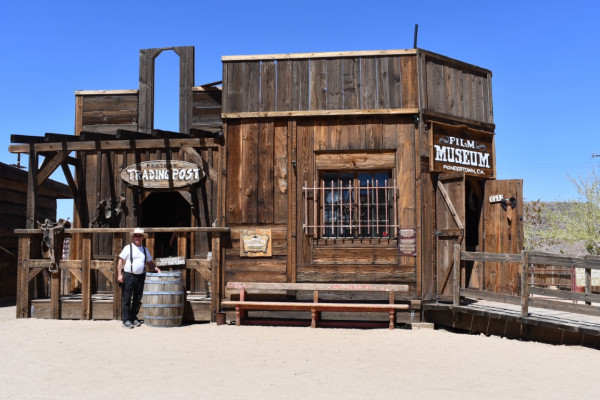 695C26A2-55AA-4A6F-852D-FF4DBB861011.jpeg (322.43 KiB) Viewed 2900 times Movie set