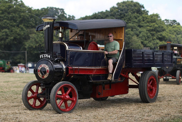 truck1024px-Clayton_and_Shuttleworth_steam_wagon_NMSCS_2019_30.jpg