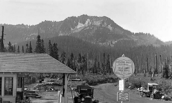 Stevens Pass Highway old.jpg (111.42 KiB) Viewed 3245 times Old