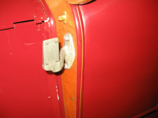 non_original_lamp_bracket02.JPG