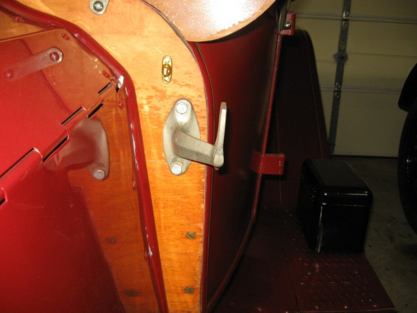 non_original_lamp_bracket01.JPG
