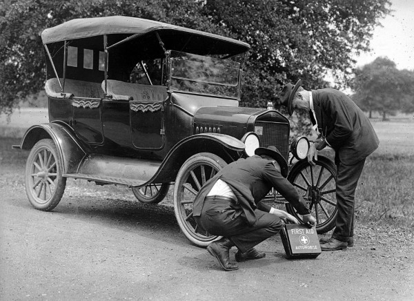 Standing-Still-Car-Accident-1920.jpg